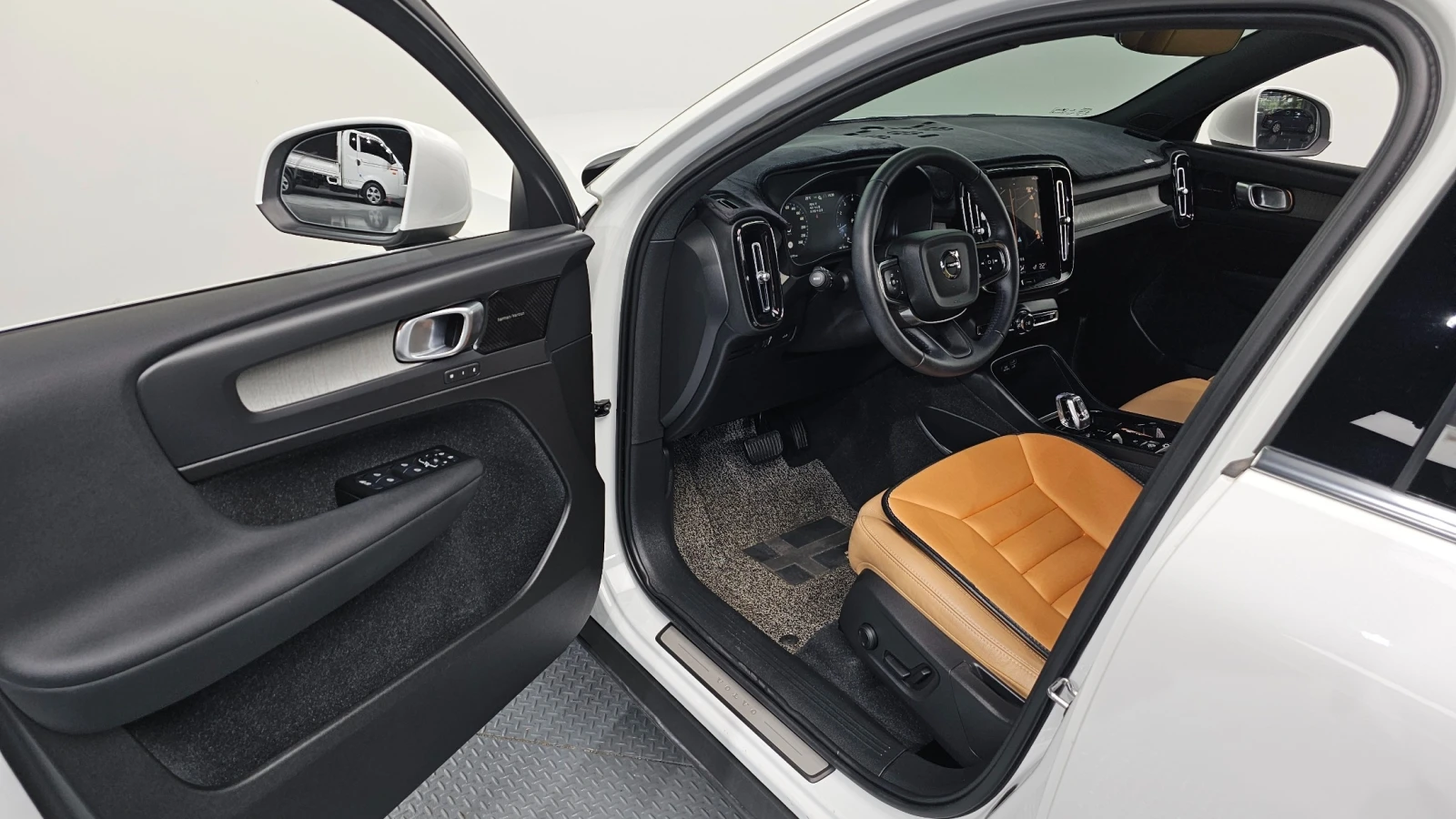 Volvo XC40 2.0 Turbo, снимка 9 - Автомобили и джипове - 55477882