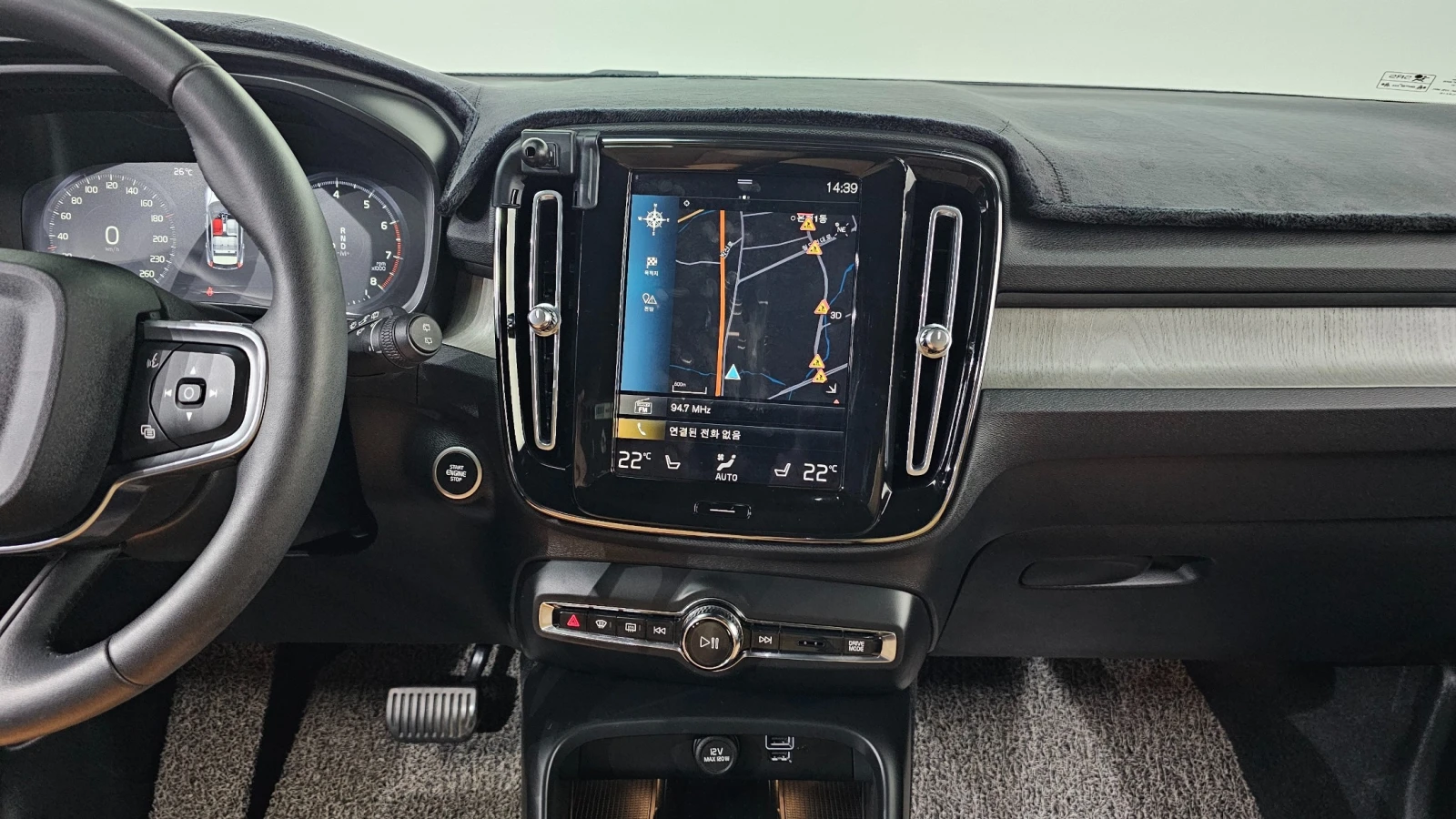 Volvo XC40 2.0 Turbo, снимка 13 - Автомобили и джипове - 55477882