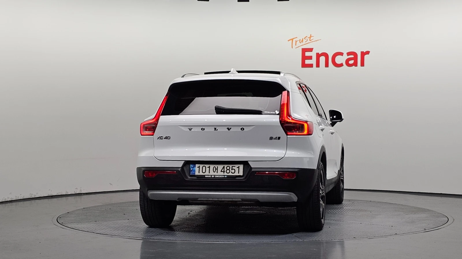 Volvo XC40 2.0 Turbo, снимка 4 - Автомобили и джипове - 55477882