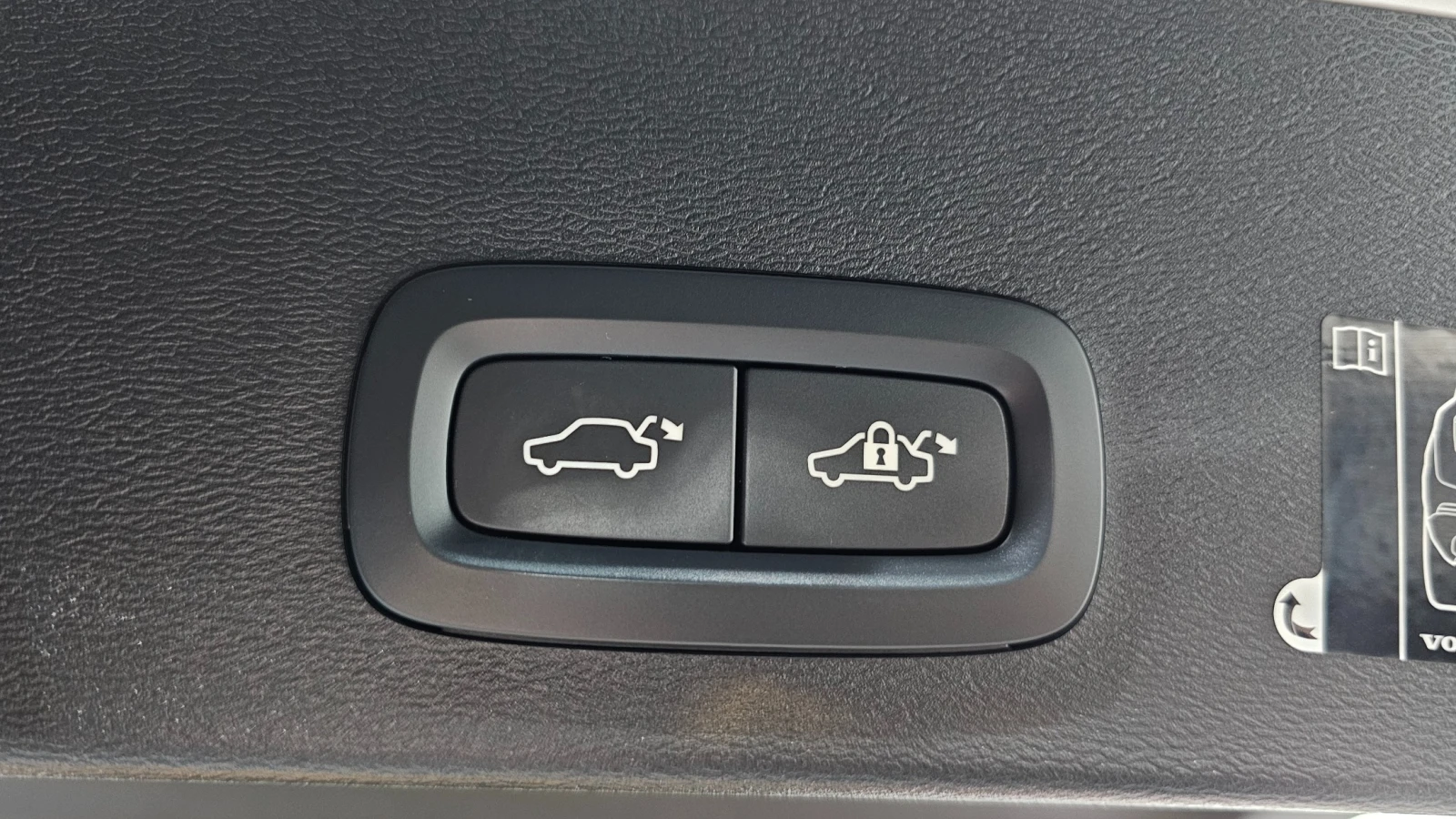 Volvo XC40 2.0 Turbo, снимка 17 - Автомобили и джипове - 55477882