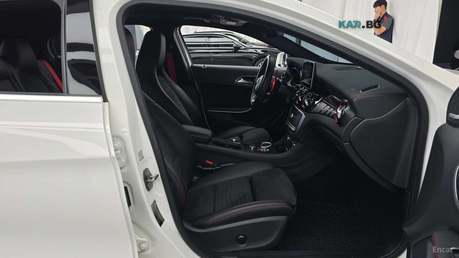 Mercedes-Benz GLA 45 AMG 4MATIC* КОЖА* ПОДГРЕВ* ПАНО* КАМЕРА, снимка 9 - Автомобили и джипове - 55952642