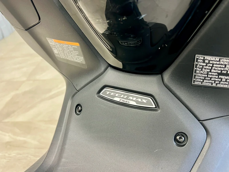 Yamaha T-max 560 TECH MAX 2024 - ГАРАНЦИОНЕН !!!, снимка 5 - Мотоциклети и мототехника - 50148568