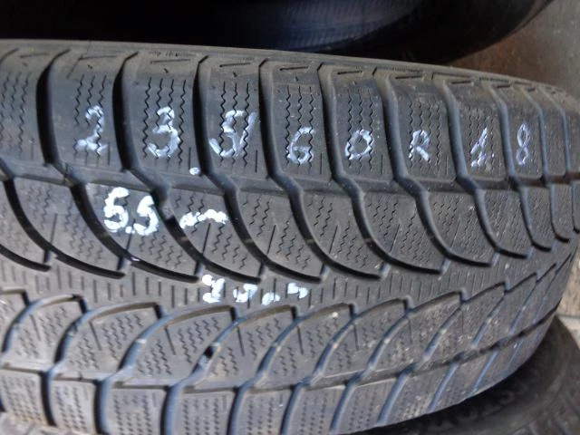 Гуми Зимни 235/60R18, снимка 1 - Гуми и джанти - 19554973