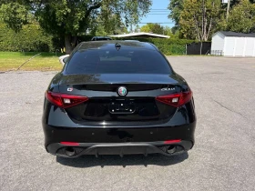 Alfa Romeo Giulia * 4dr Sdn AWD * CARFAX * ЦЕНА ДО БГ, снимка 4