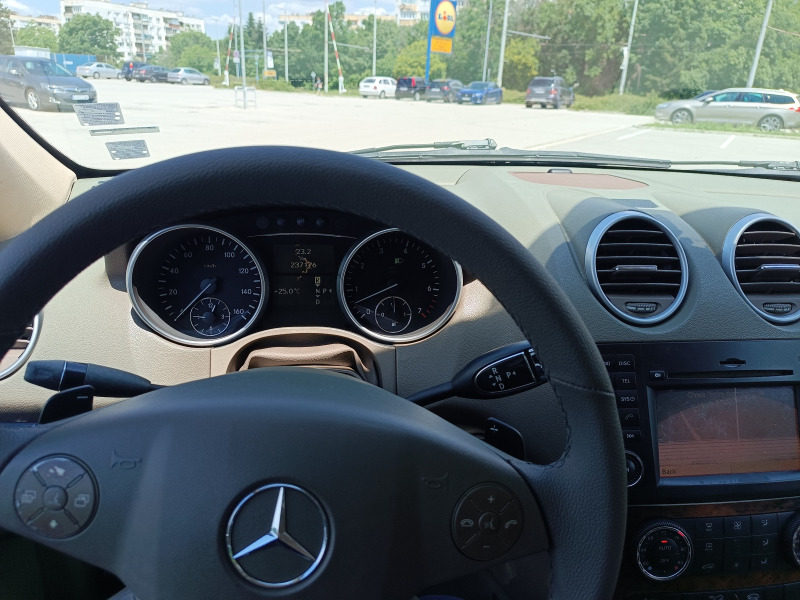 Mercedes-Benz ML 550, снимка 12 - Автомобили и джипове - 46061223