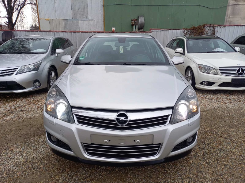 Opel Astra КАТО НОВА, COSMO, FACELIFT ., снимка 2 - Автомобили и джипове - 48250441