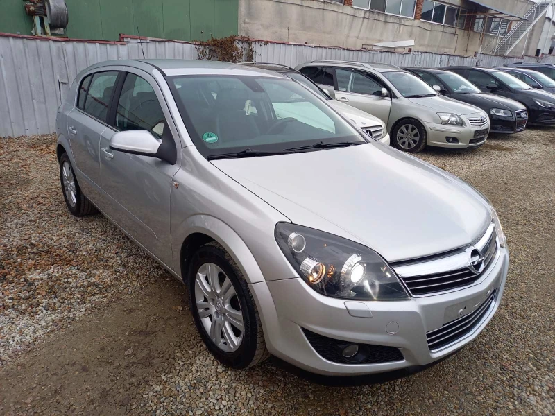 Opel Astra КАТО НОВА, COSMO, FACELIFT ., снимка 1 - Автомобили и джипове - 48250441