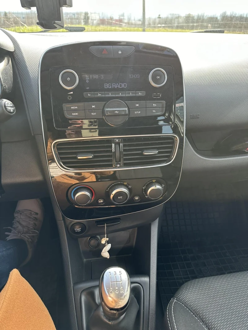 Renault Clio 1.5, снимка 12 - Автомобили и джипове - 49586036