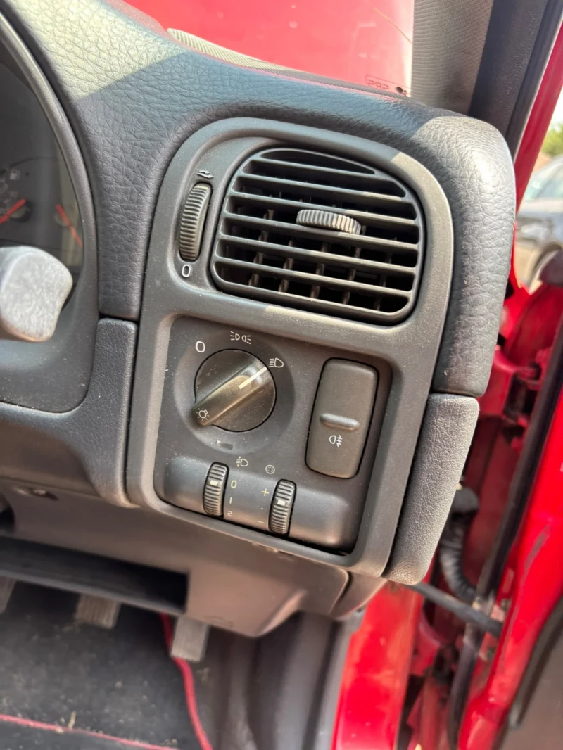 Volvo S40 1.6i Газ, снимка 13 - Автомобили и джипове - 50854337