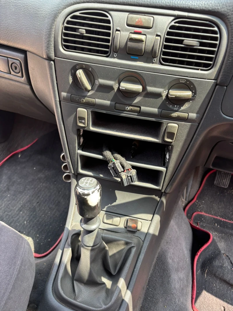 Volvo S40 1.6i Газ, снимка 10 - Автомобили и джипове - 50854337