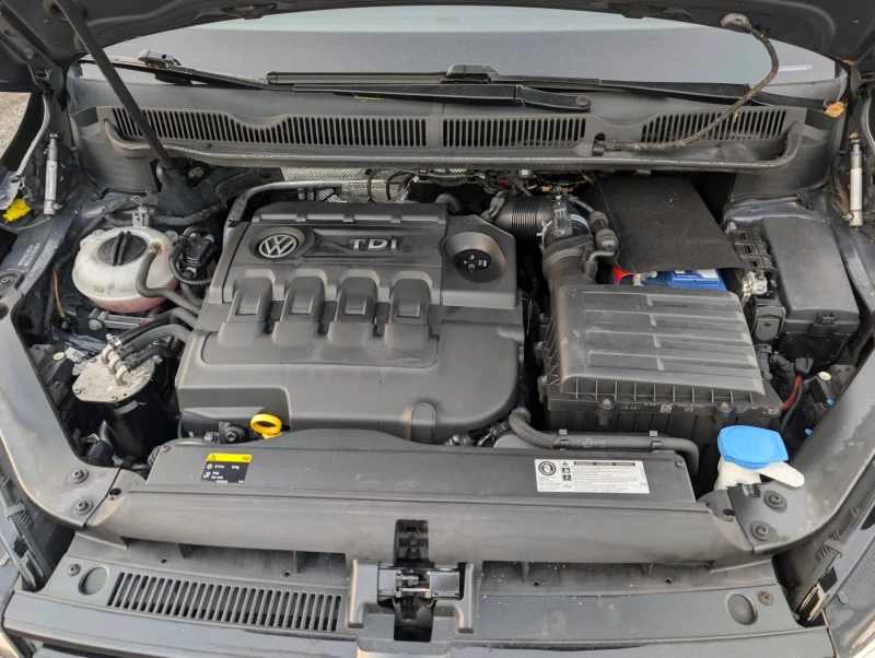 VW Touran 1.6TDI 146х.км УНИКАТ 6+ 1, снимка 16 - Автомобили и джипове - 52338327