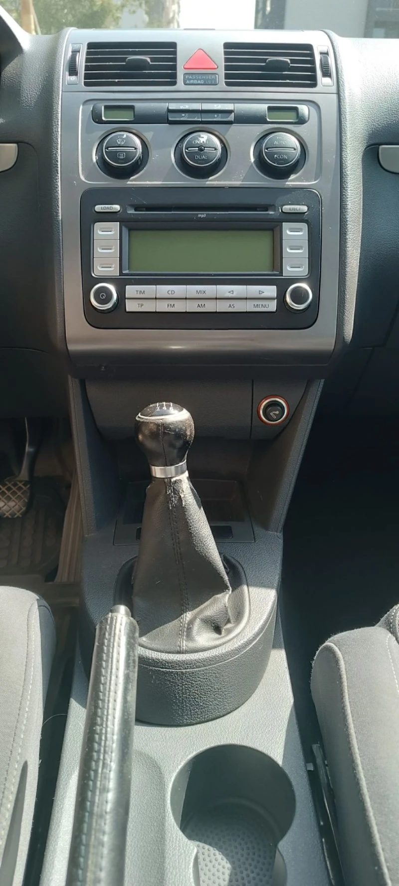 VW Touran 7 местен, снимка 9 - Автомобили и джипове - 51549667