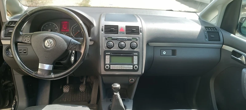 VW Touran 7 местен, снимка 5 - Автомобили и джипове - 51549667
