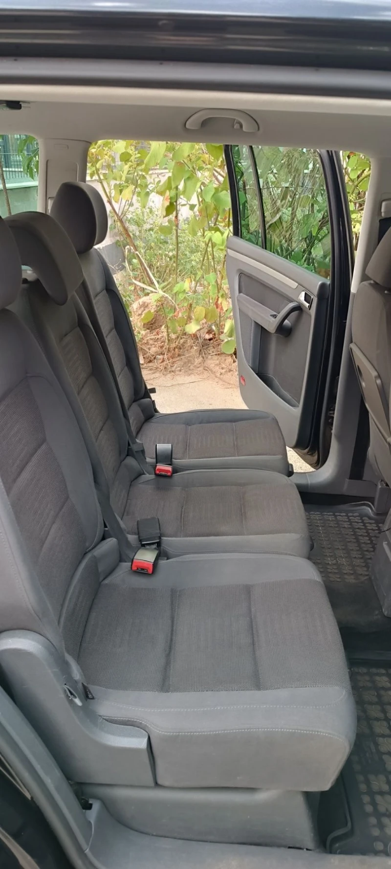 VW Touran 7 местен, снимка 12 - Автомобили и джипове - 51549667