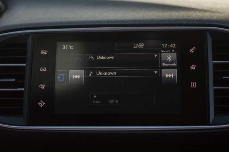 Peugeot 308 2.0 BlueHDi Allure, снимка 6 - Автомобили и джипове - 51632500