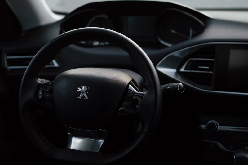 Peugeot 308 2.0 BlueHDi Allure, снимка 5 - Автомобили и джипове - 51632500