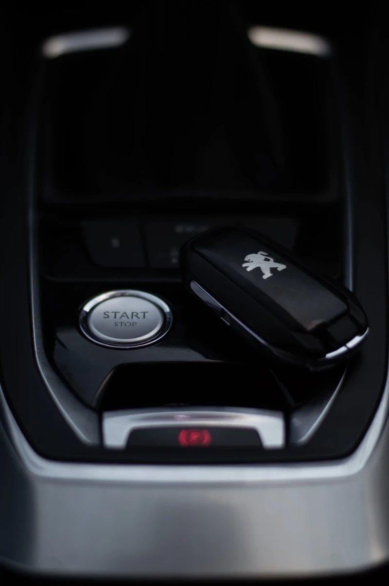 Peugeot 308 2.0 BlueHDi Allure, снимка 8 - Автомобили и джипове - 51632500