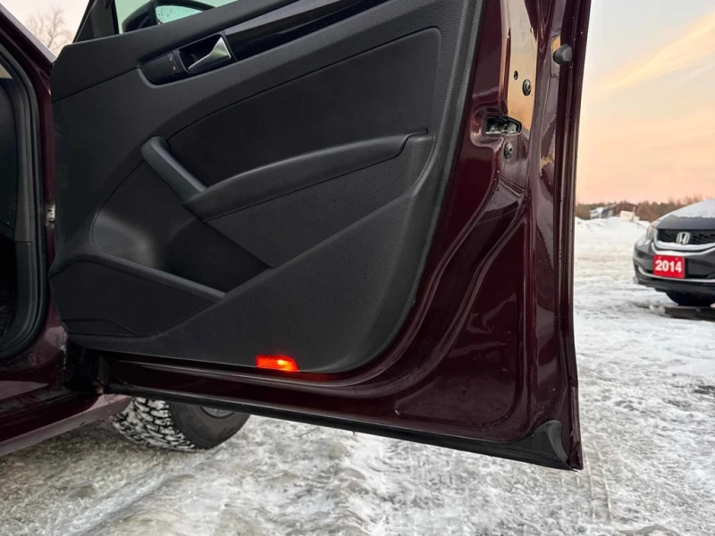 VW Passat * 2.0 TDI Comfortline * CARFAX * ЦЕНА ДО БГ, снимка 13 - Автомобили и джипове - 52826369