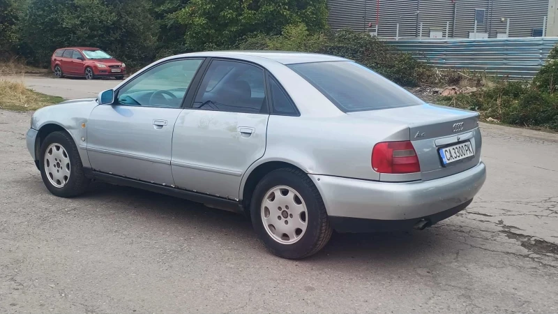 Audi A4 1, 8 газов инжекцион, снимка 3 - Автомобили и джипове - 53560580