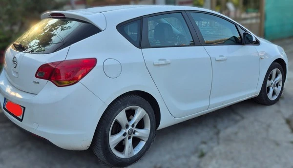 Opel Astra J, снимка 3 - Автомобили и джипове - 55681408