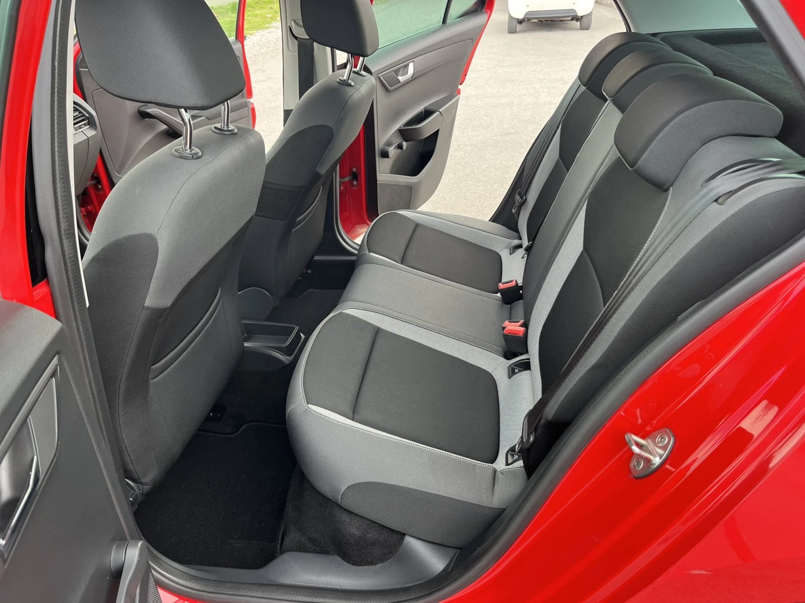 Skoda Fabia 1.4TDI 75к 114 000 км КЛИМАТИК EURO 6B ВНОС ИТАЛИЯ - изображение 9