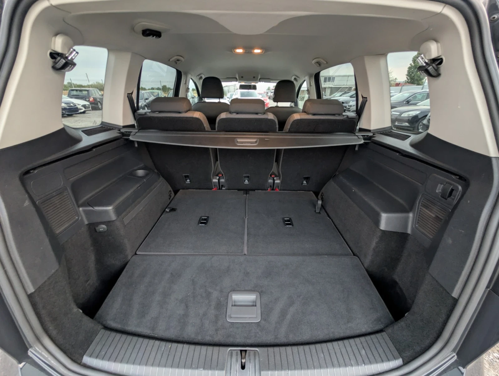 VW Touran 1.6TDI 146�.�� ����.�-� 6+ 1 | Mobile.bg � ����������� 11