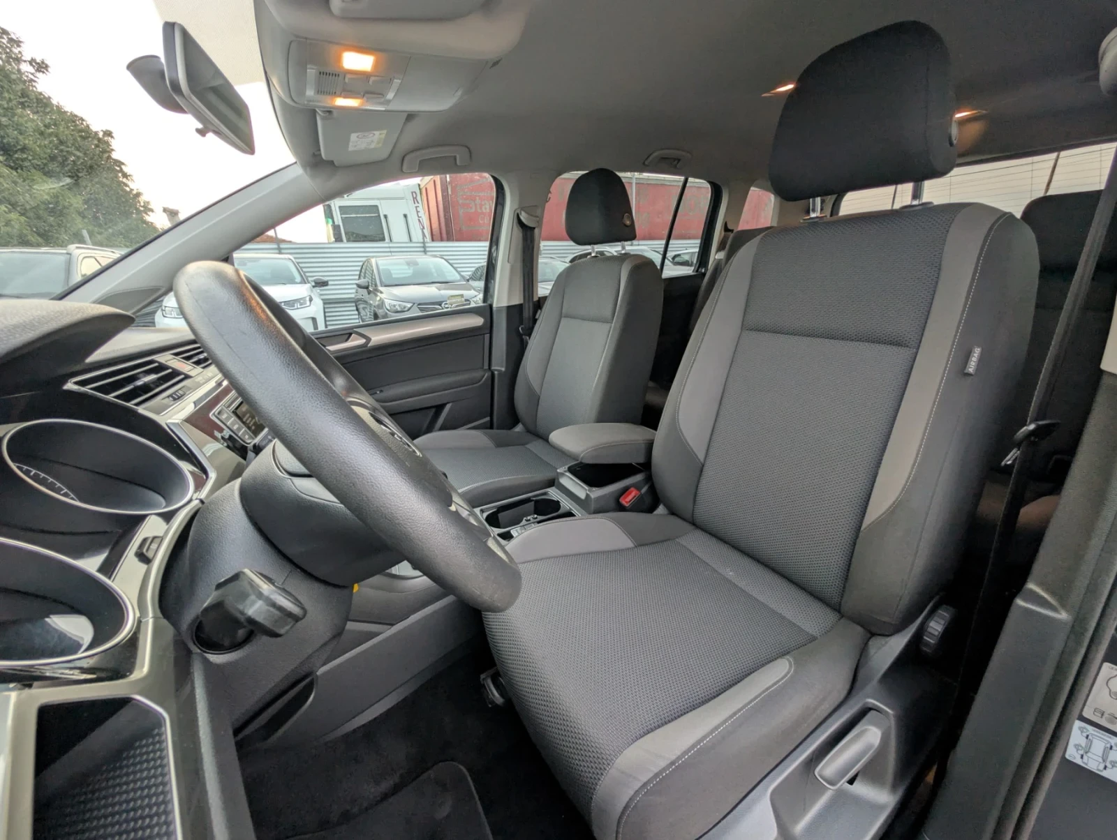 VW Touran 1.6TDI 146�.�� ����.�-� 6+ 1 | Mobile.bg � ����������� 12