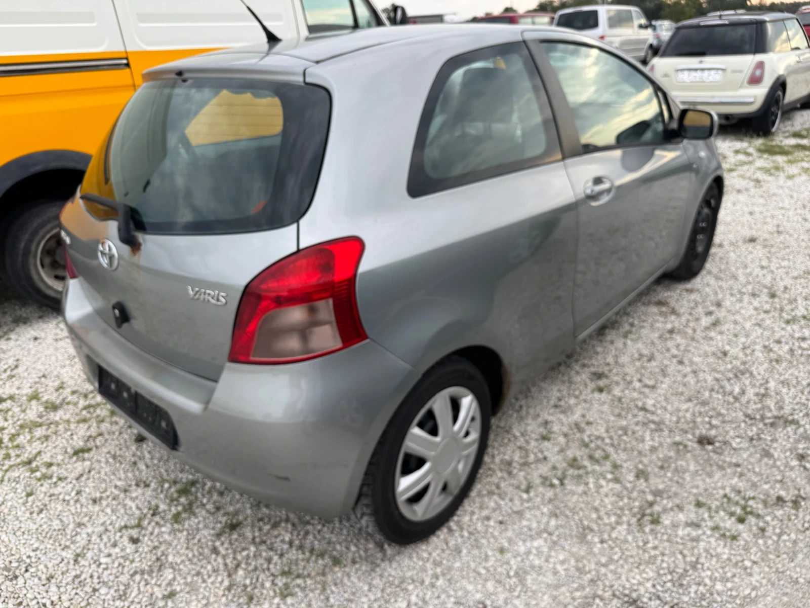 Toyota Yaris  - изображение 2