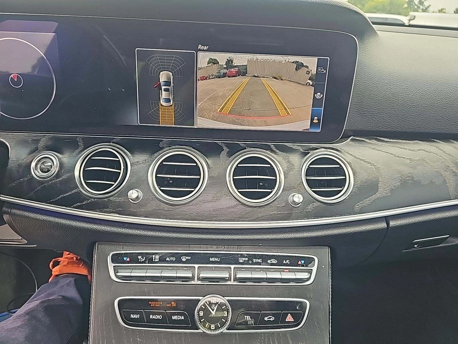 Mercedes-Benz E 300 AMG* DIGITAL* PANO* BURMASTER* NIGHT PACK* KEYLESS - изображение 5