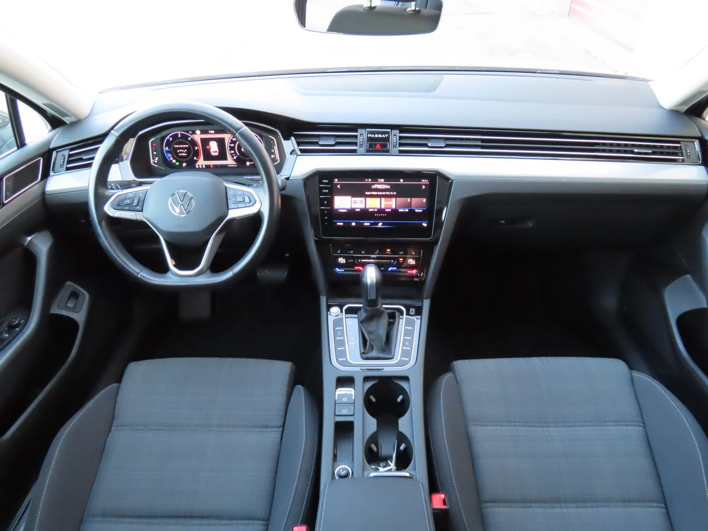 VW Passat Business 2.0 TDI SCR DSG | Mobile.bg — изображение 12