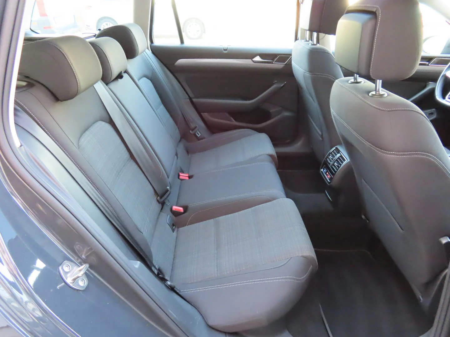 VW Passat Business 2.0 TDI SCR DSG - изображение 9