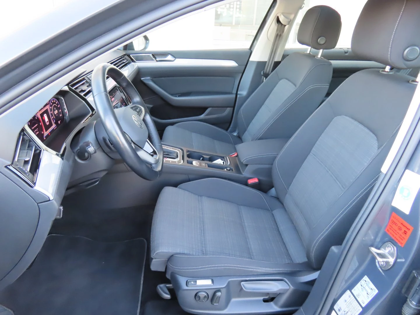 VW Passat Business 2.0 TDI SCR DSG - изображение 6