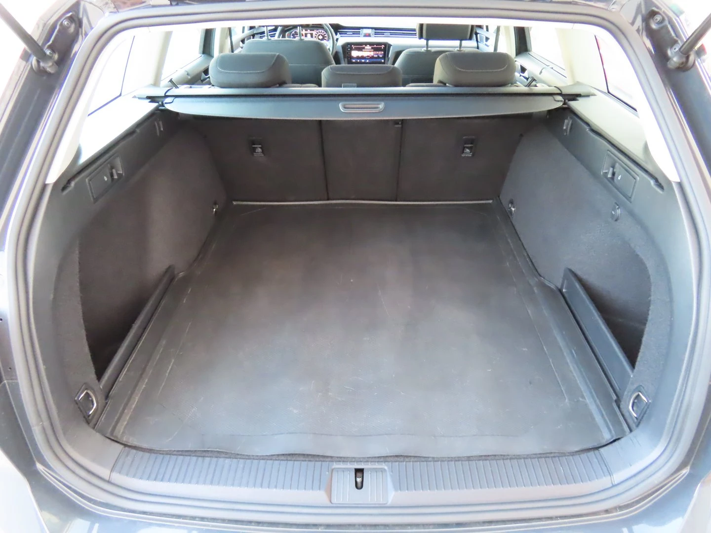 VW Passat Business 2.0 TDI SCR DSG - изображение 4