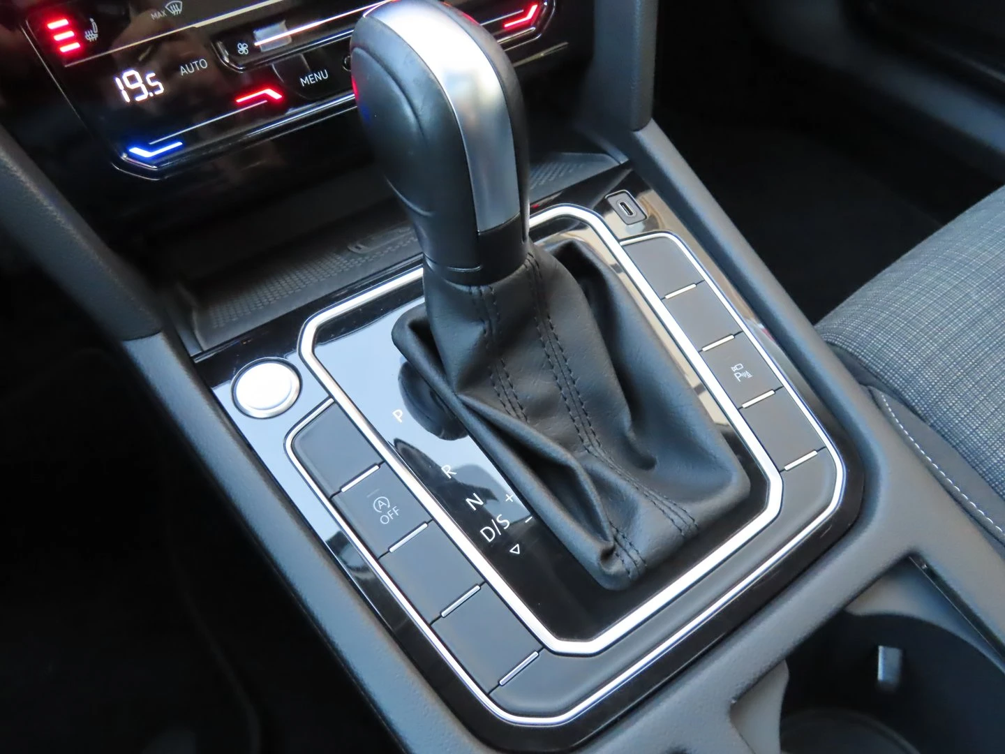 VW Passat Business 2.0 TDI SCR DSG | Mobile.bg — изображение 16