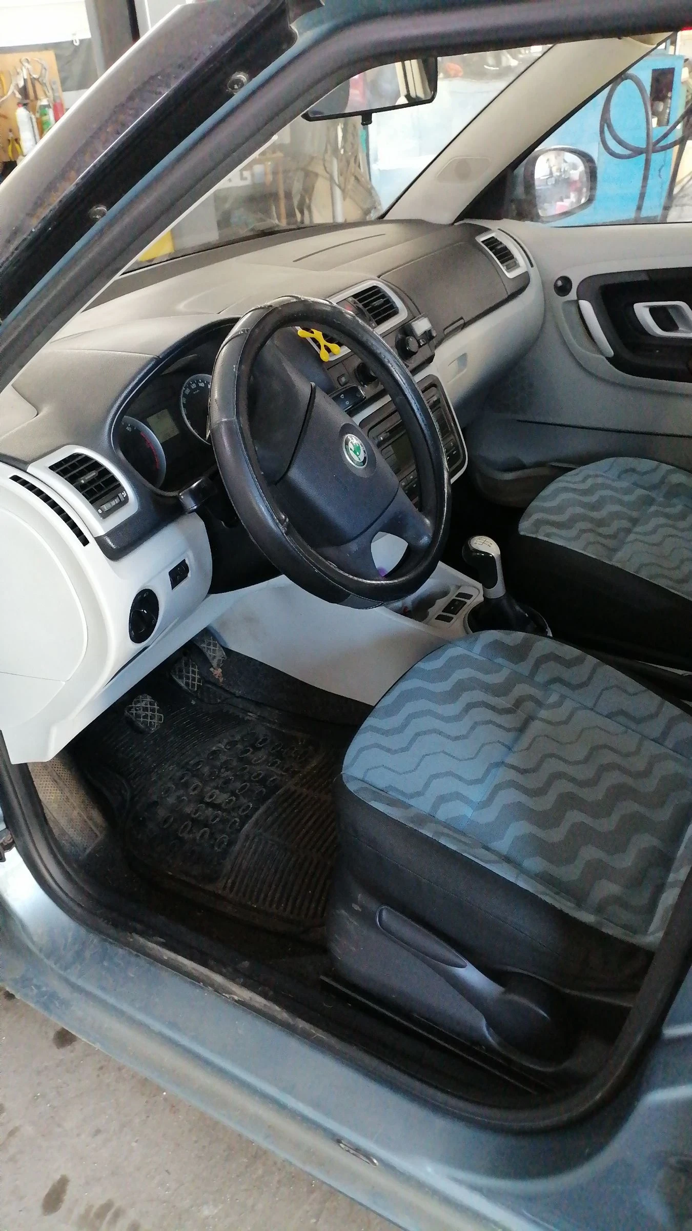 Skoda Fabia, снимка 3 - Автомобили и джипове - 53828403