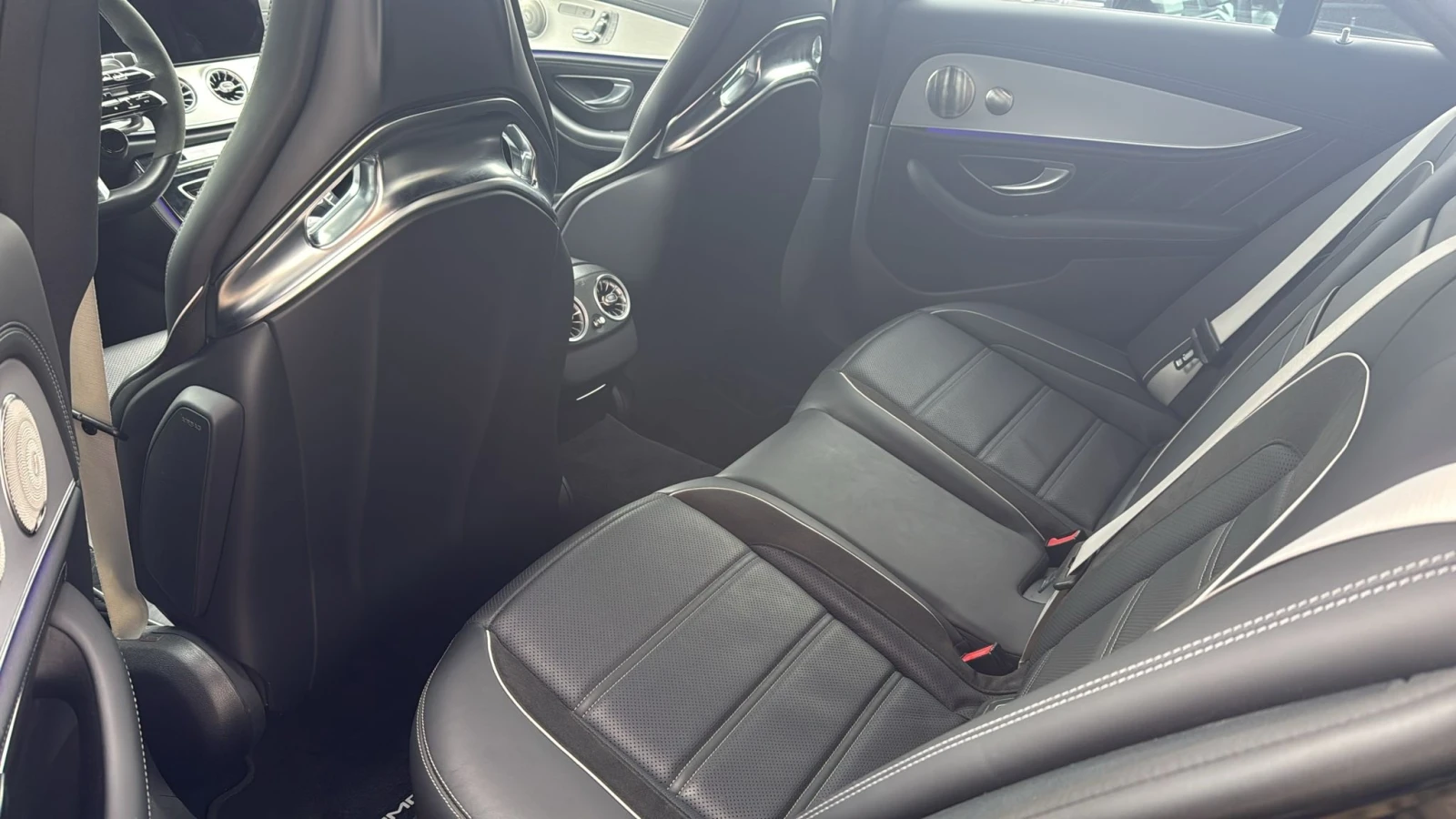 Mercedes-Benz E 63 AMG S 4Matic+ , снимка 12 - Автомобили и джипове - 53995867