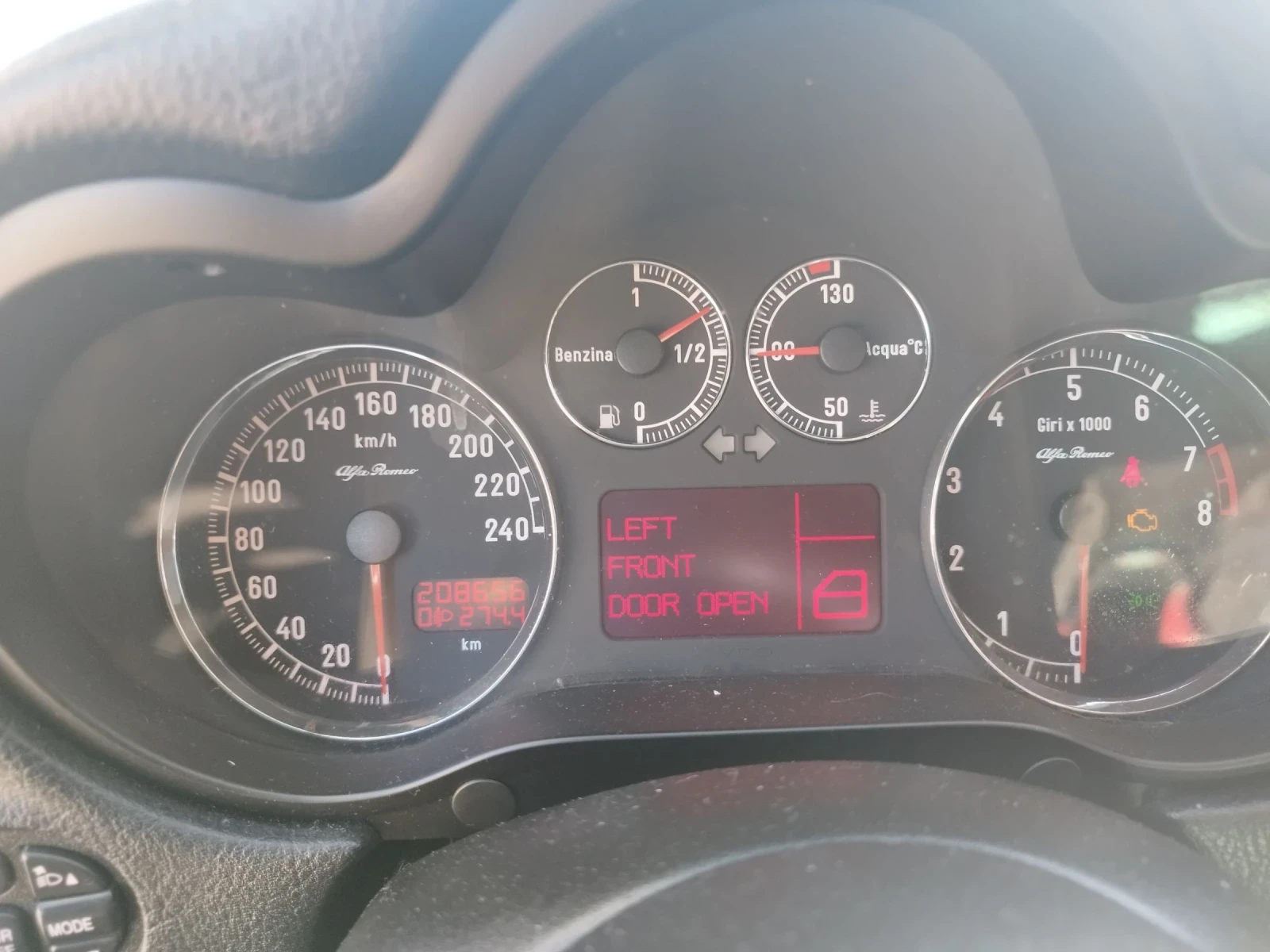 Alfa Romeo 147, снимка 6 - Автомобили и джипове - 54098974