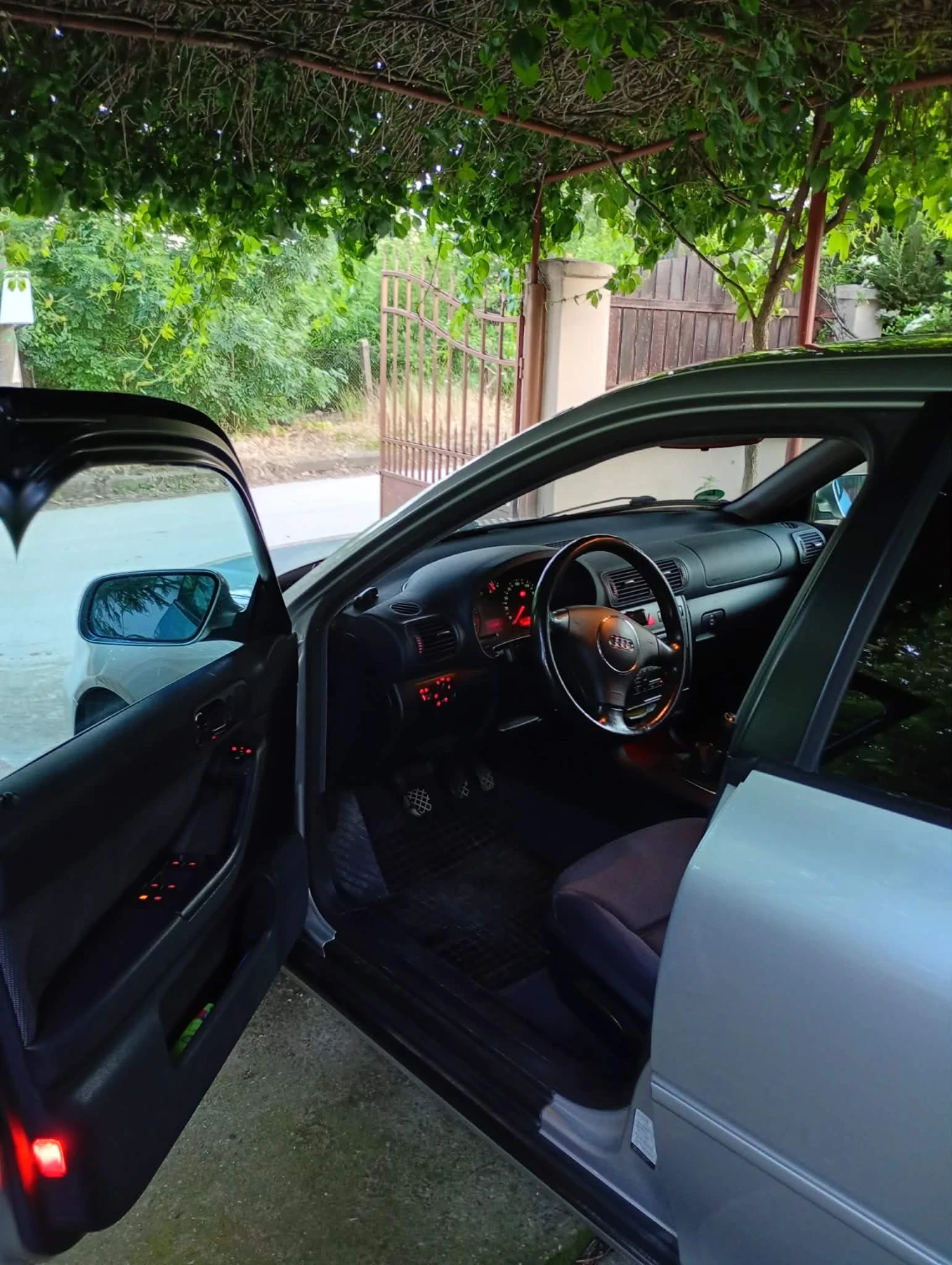 Audi A3 1.6 бензин, снимка 5 - Автомобили и джипове - 54683094