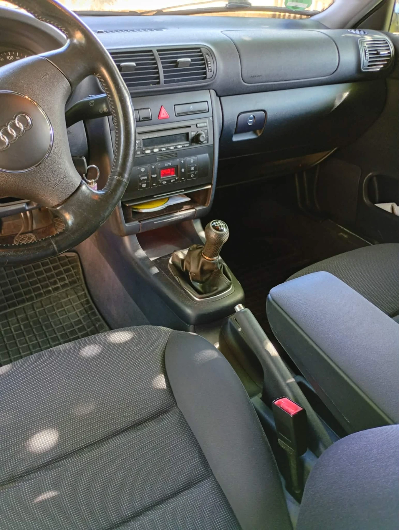 Audi A3 1.6 бензин, снимка 8 - Автомобили и джипове - 54683094