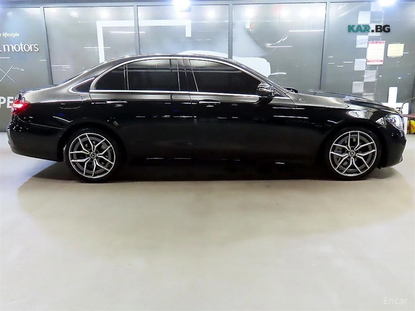 Mercedes-Benz E 220 AMG* 360 КАМЕРА* ПОДГРЕВ* HEADUP* ПАМЕТ, снимка 3 - Автомобили и джипове - 55729457