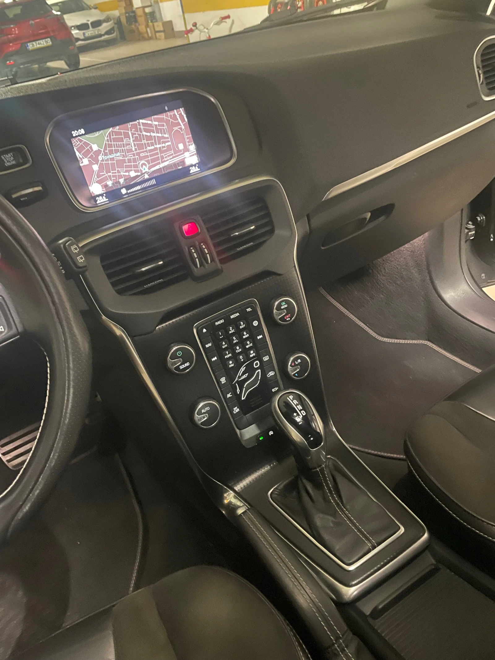 Volvo V40 Cross Country 2.0, снимка 9 - Автомобили и джипове - 55887805