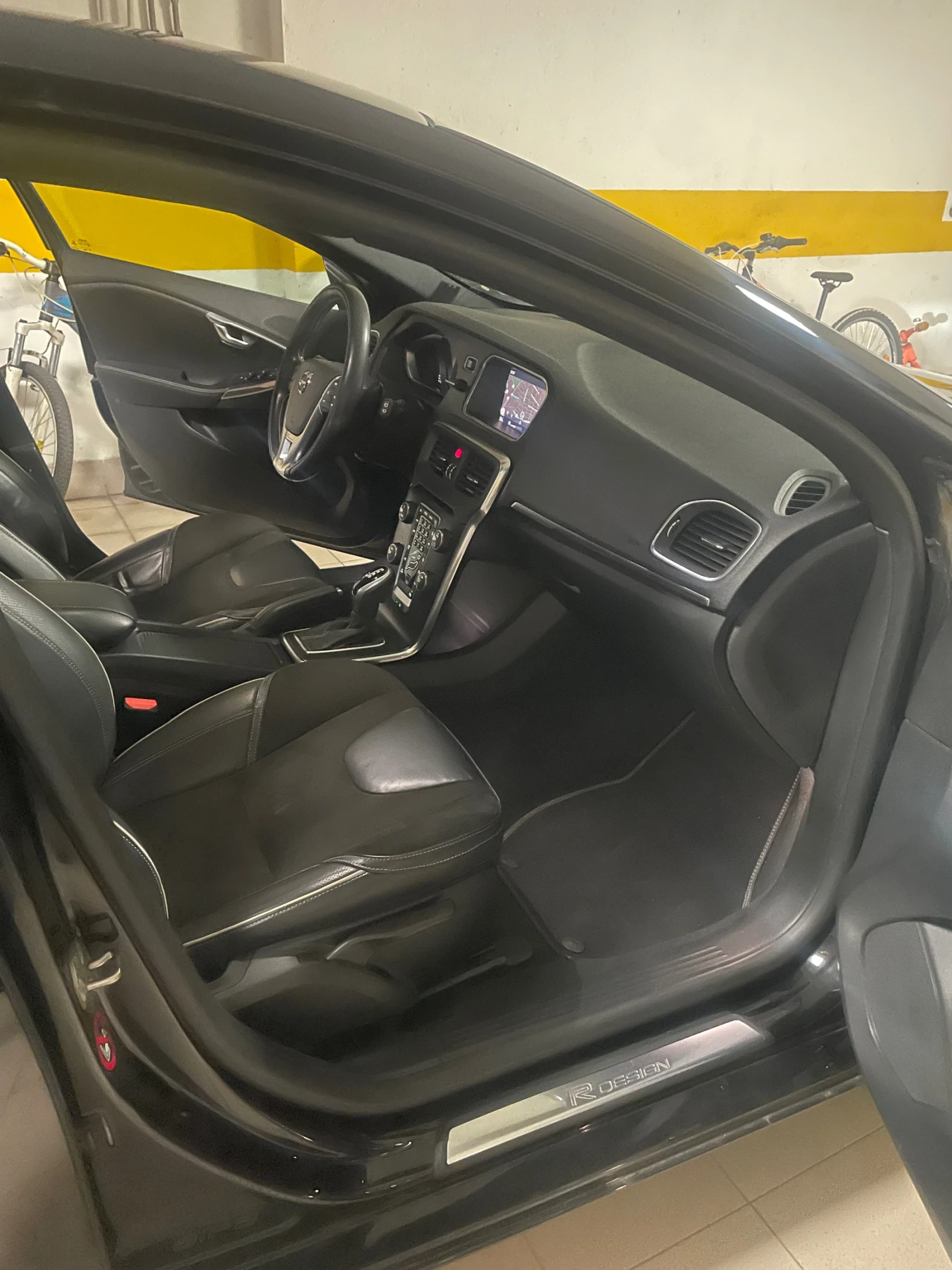 Volvo V40 Cross Country 2.0, снимка 13 - Автомобили и джипове - 55887805