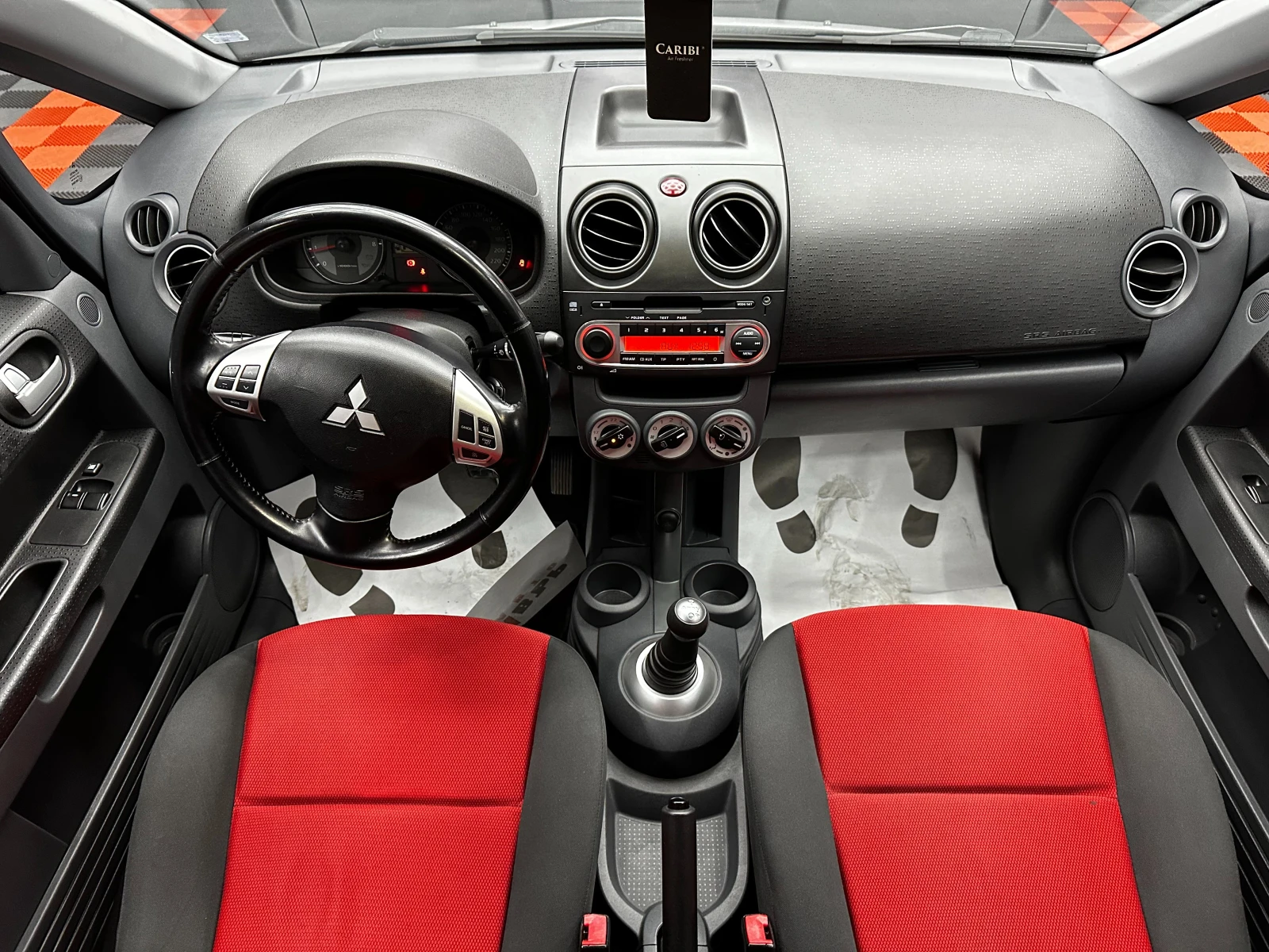 Mitsubishi Colt 1.3i 95 к.с./Автомат, снимка 11 - Автомобили и джипове - 55950541