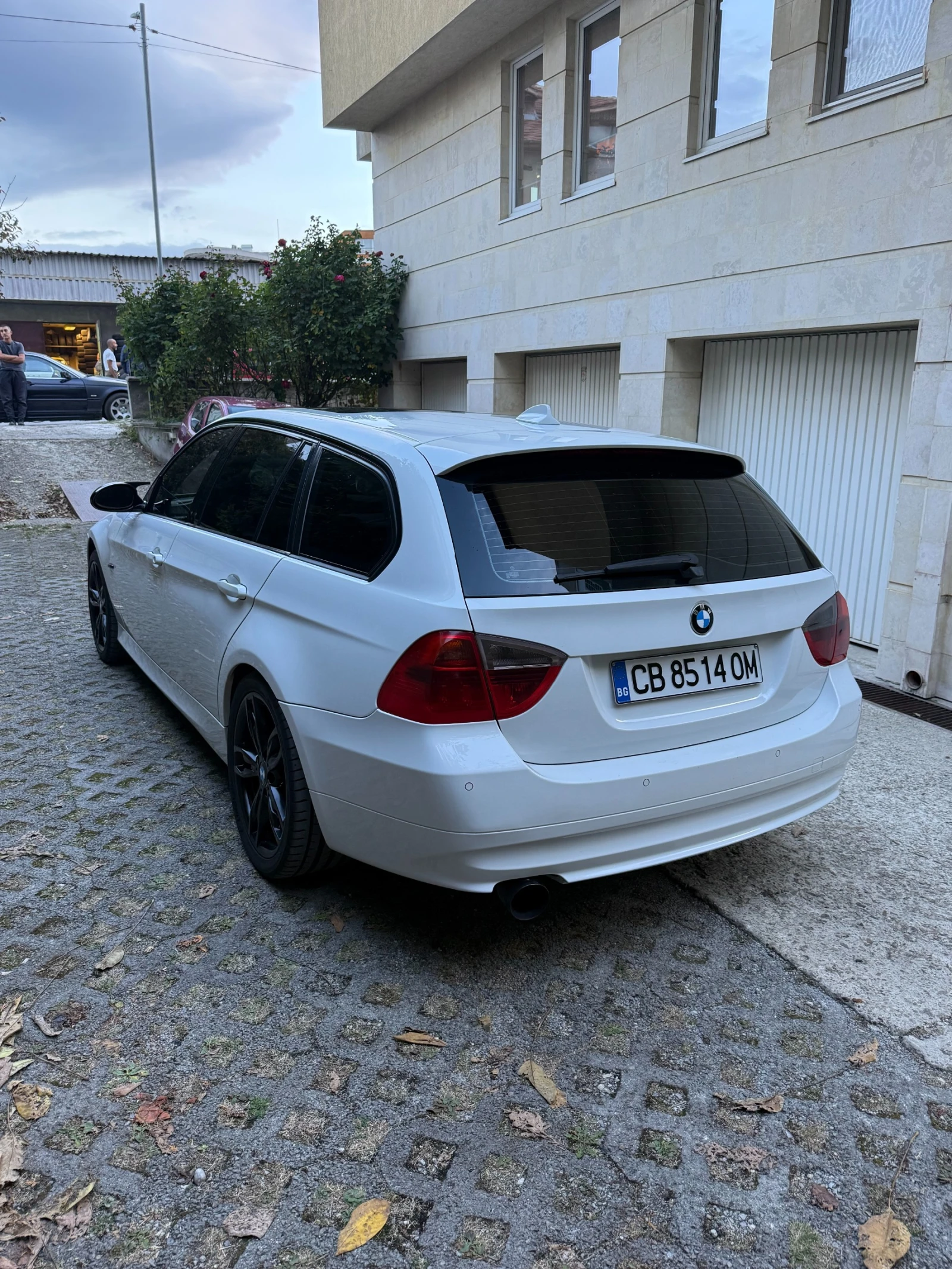 BMW 330, снимка 6 - Автомобили и джипове - 56688477