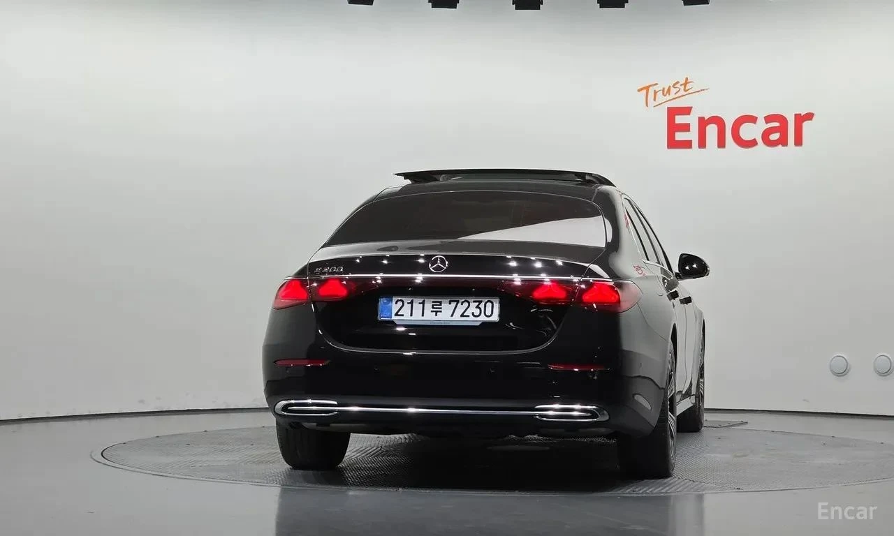 Mercedes-Benz E 200, снимка 3 - Автомобили и джипове - 56723343