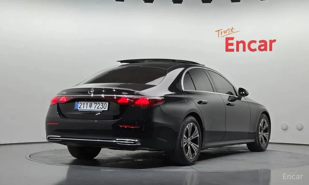 Mercedes-Benz E 200, снимка 2 - Автомобили и джипове - 56723343