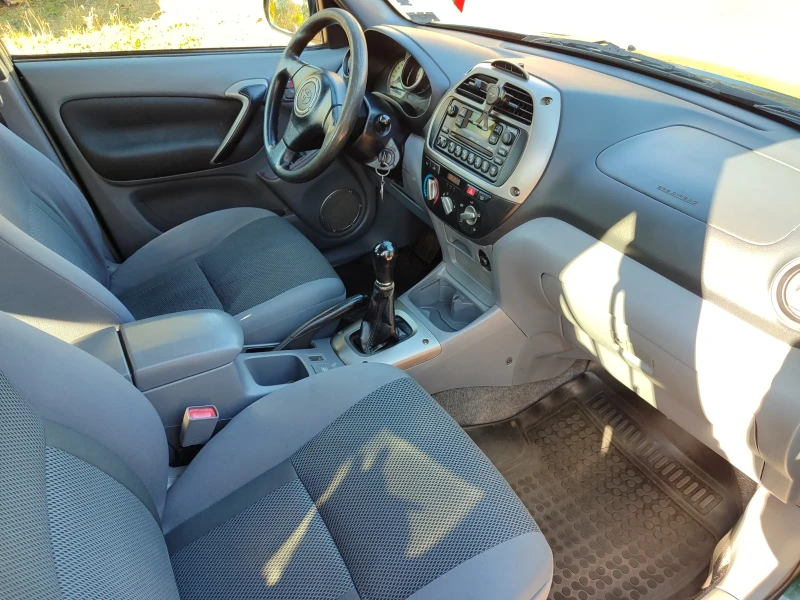 Toyota Rav4, снимка 9 - Автомобили и джипове - 47723940