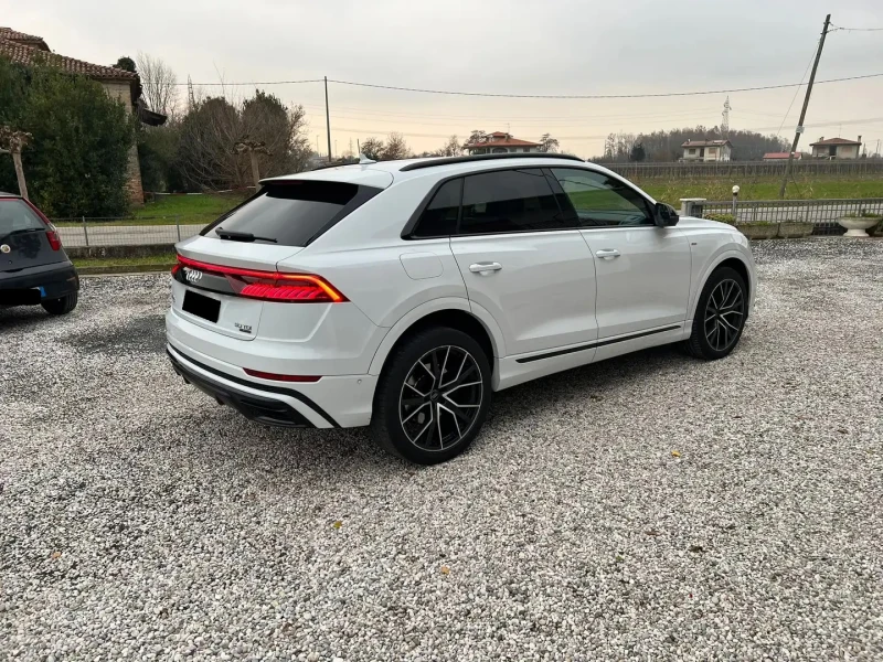 Audi Q8 50TDI Quattro S-line, снимка 2 - Автомобили и джипове - 48894198