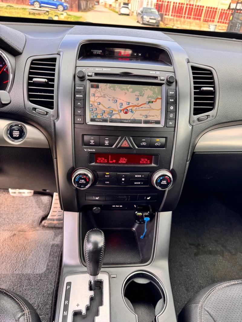 Kia Sorento Реални километри Automatic 4x4 keyless Navi, снимка 13 - Автомобили и джипове - 49509781