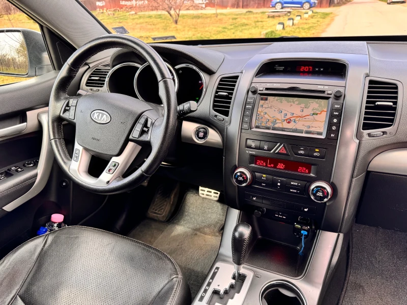 Kia Sorento Реални километри Automatic 4x4 keyless Navi, снимка 12 - Автомобили и джипове - 49509781